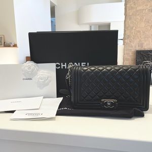 Black Chanel Boy Bag in Excellent Condition (original packaging). 100% Authentic